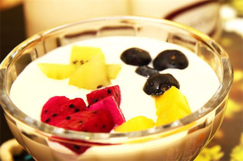 狮头鱼尾酸奶吧